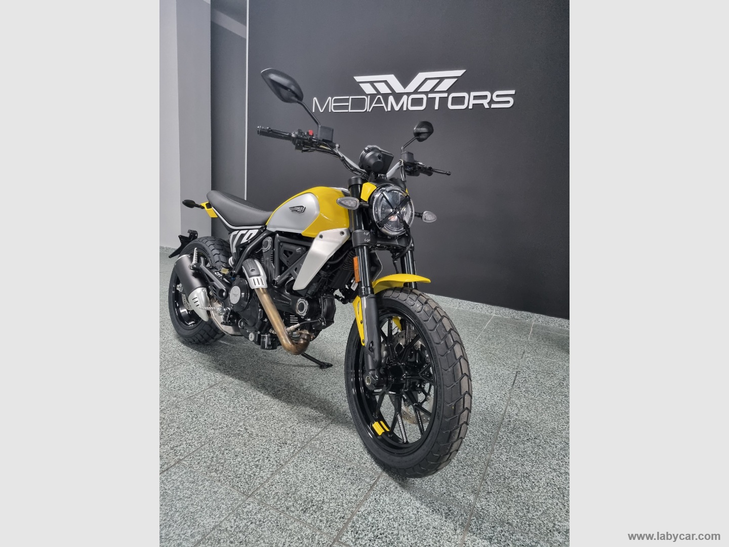 SCRAMBLER 800 ICON                                                        