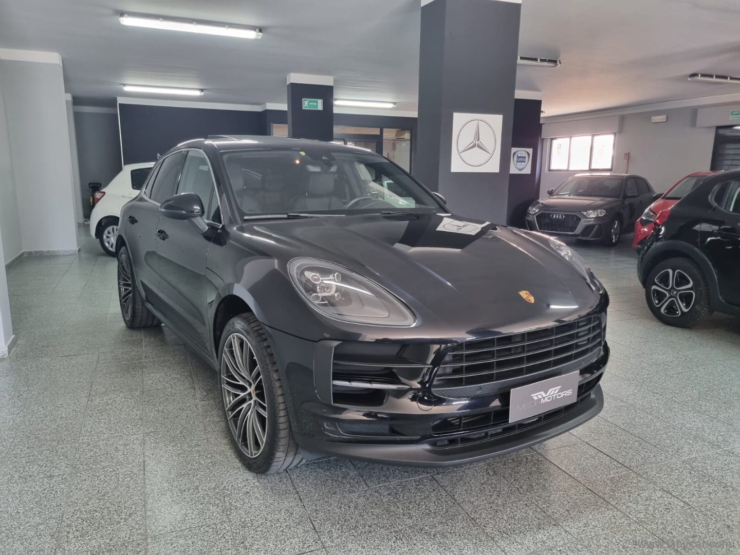 PORSCHE Macan