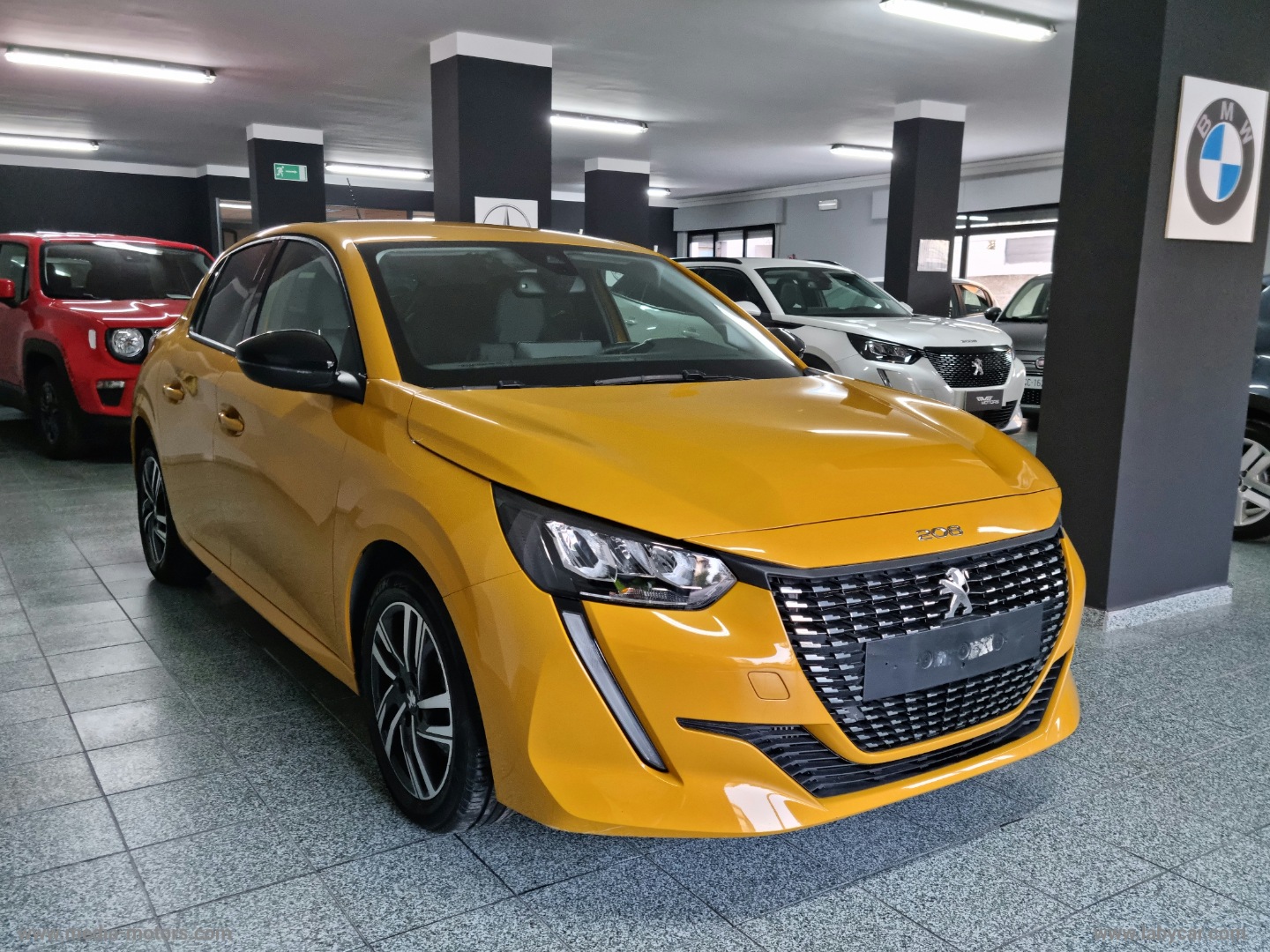 PEUGEOT 208