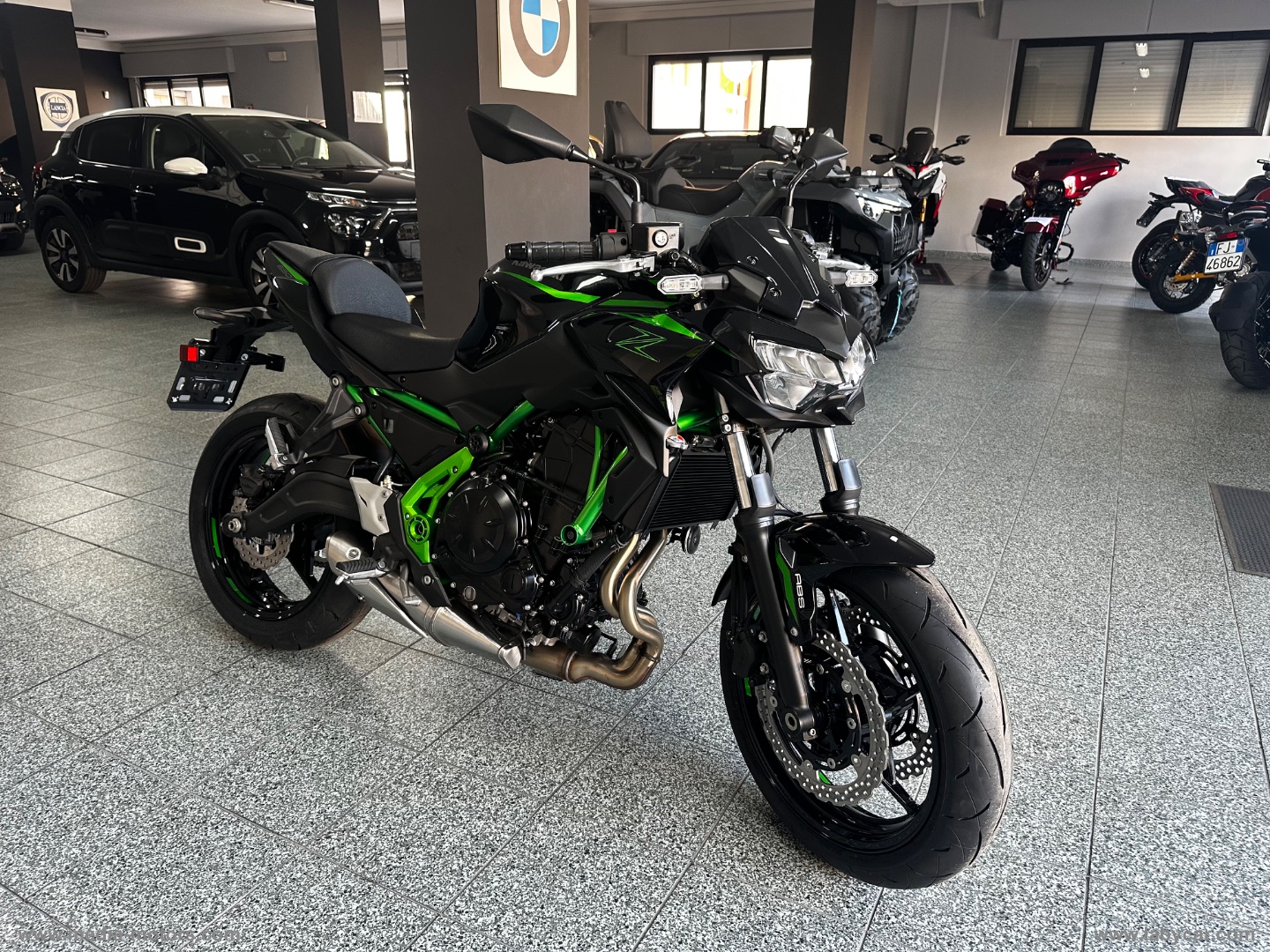 KAWASAKI 