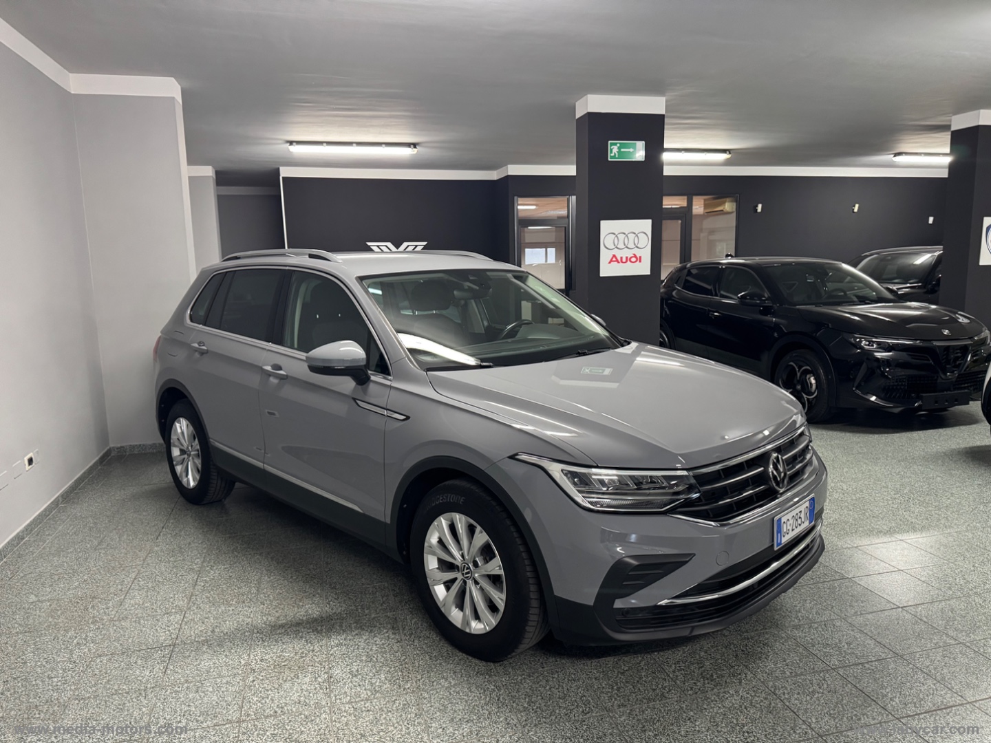 VOLKSWAGEN Tiguan