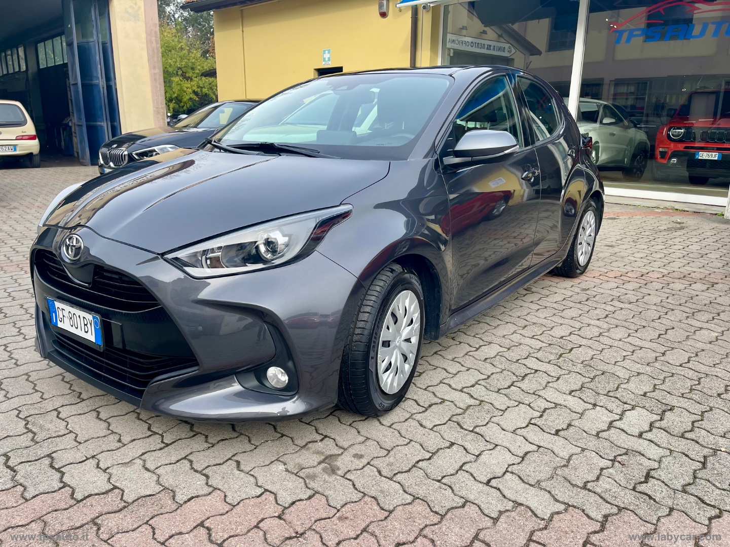 TOYOTA Yaris