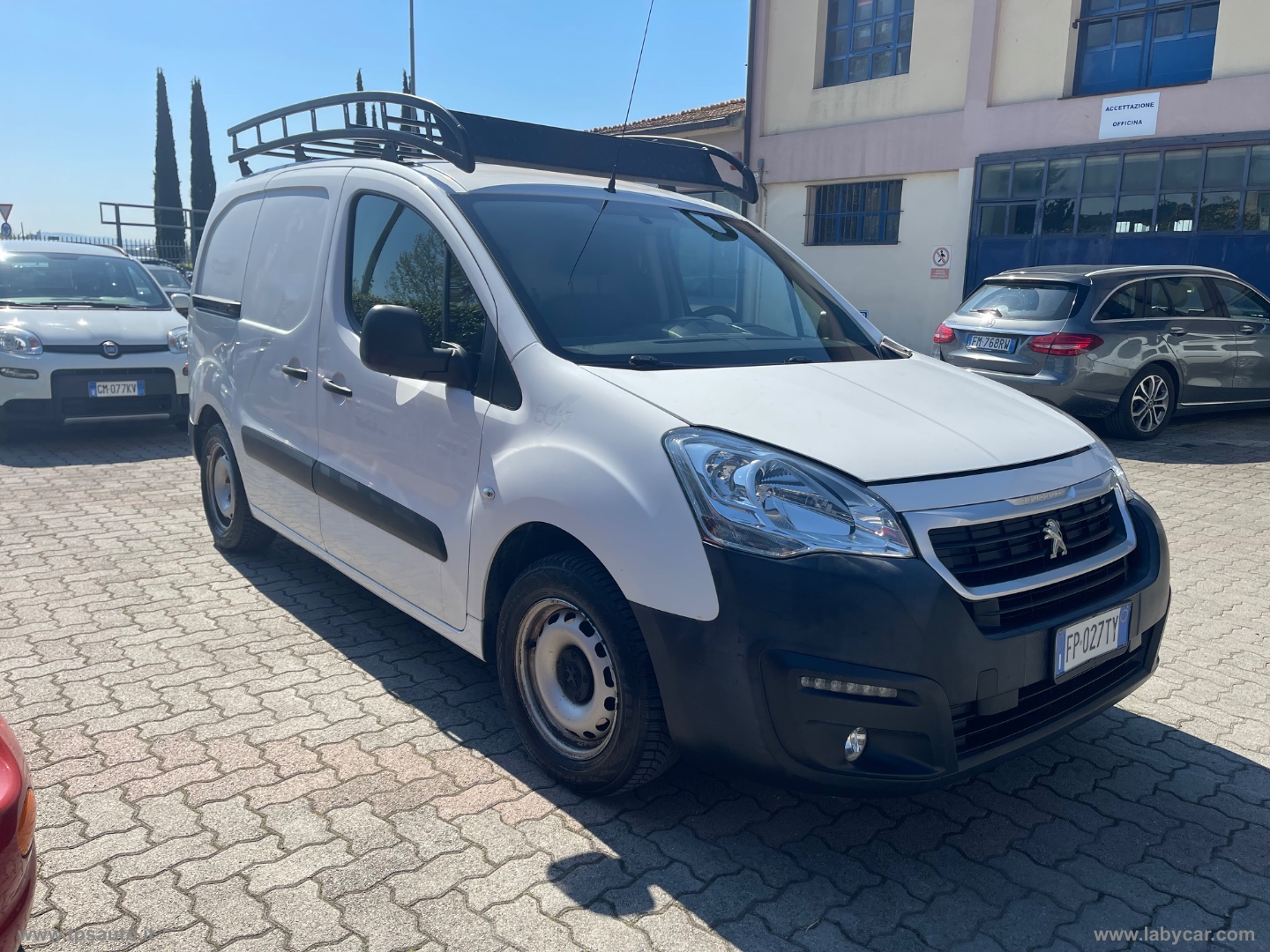 PEUGEOT 