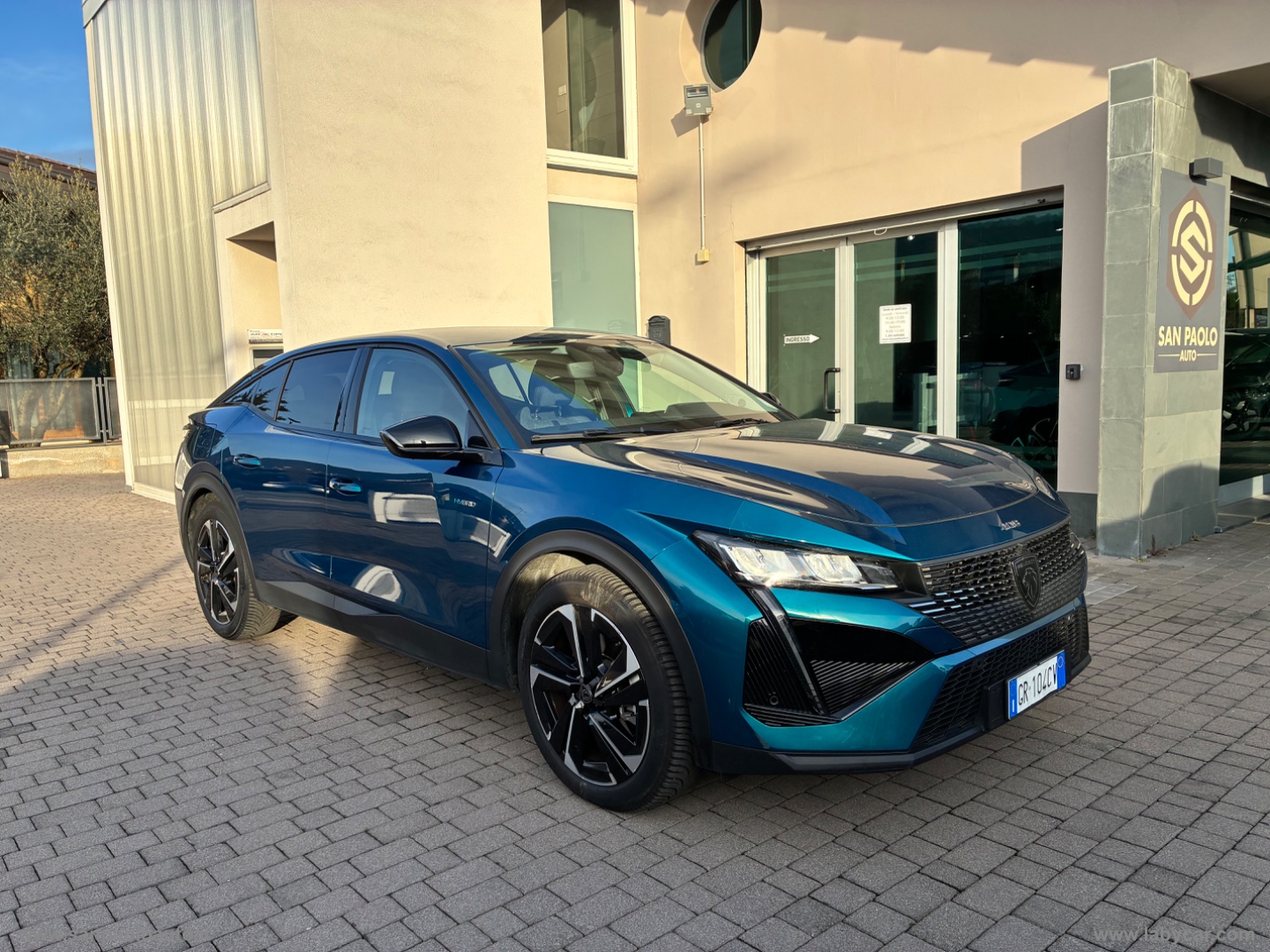 PEUGEOT 408 Hybrid 225 e-EAT8 Allure Pack 