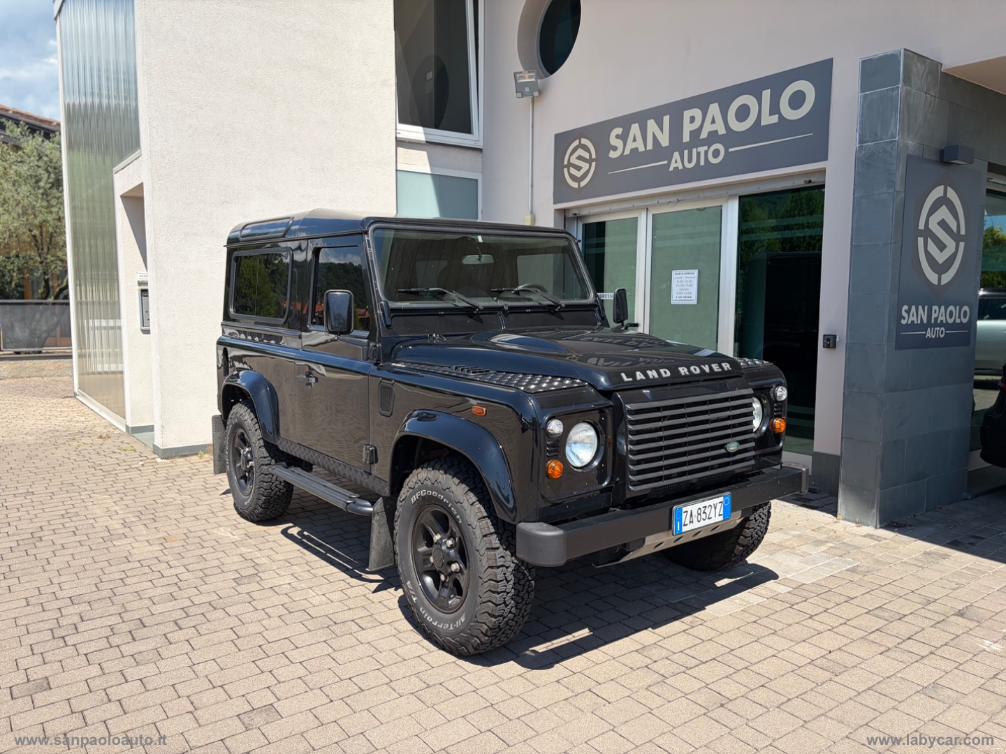 LAND ROVER Defender