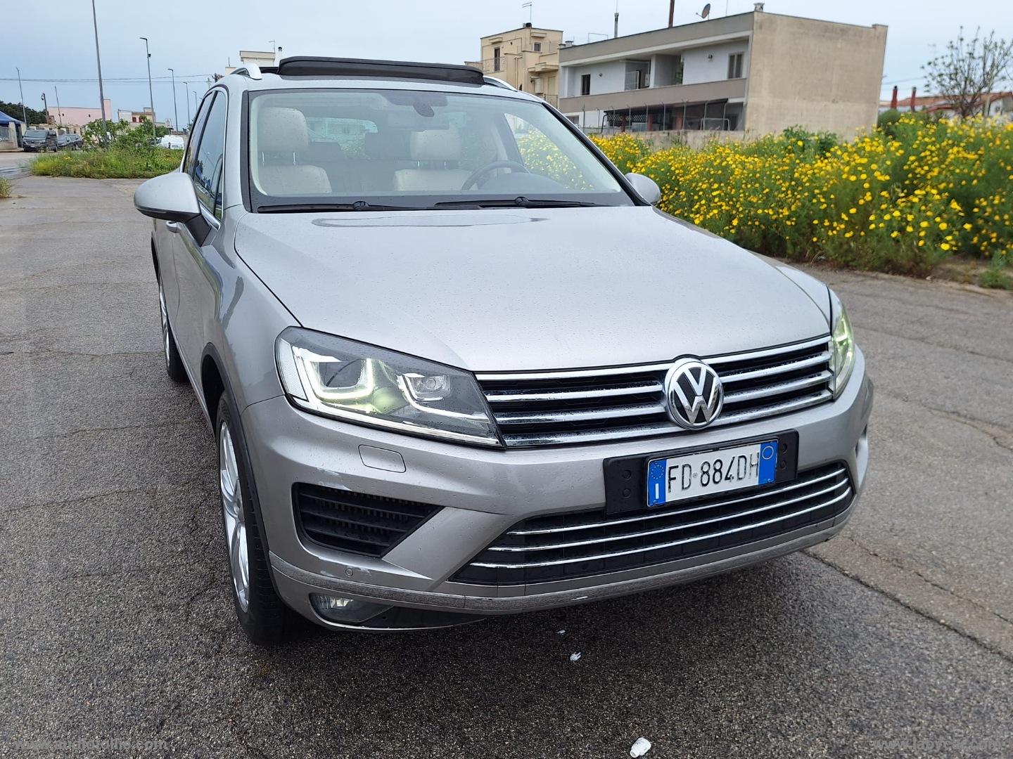 VOLKSWAGEN Touareg