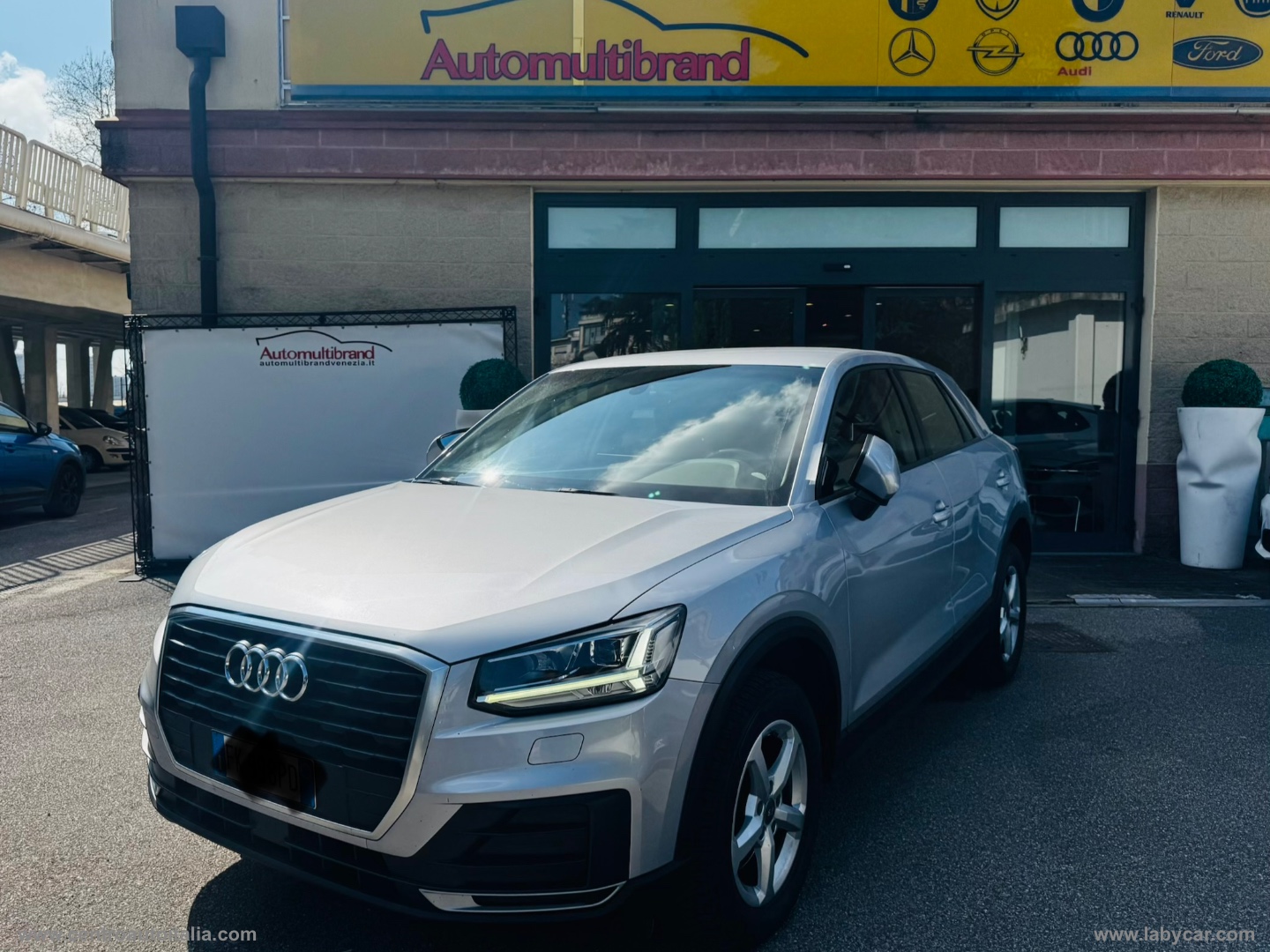 AUDI Q2 30 TDI Business 