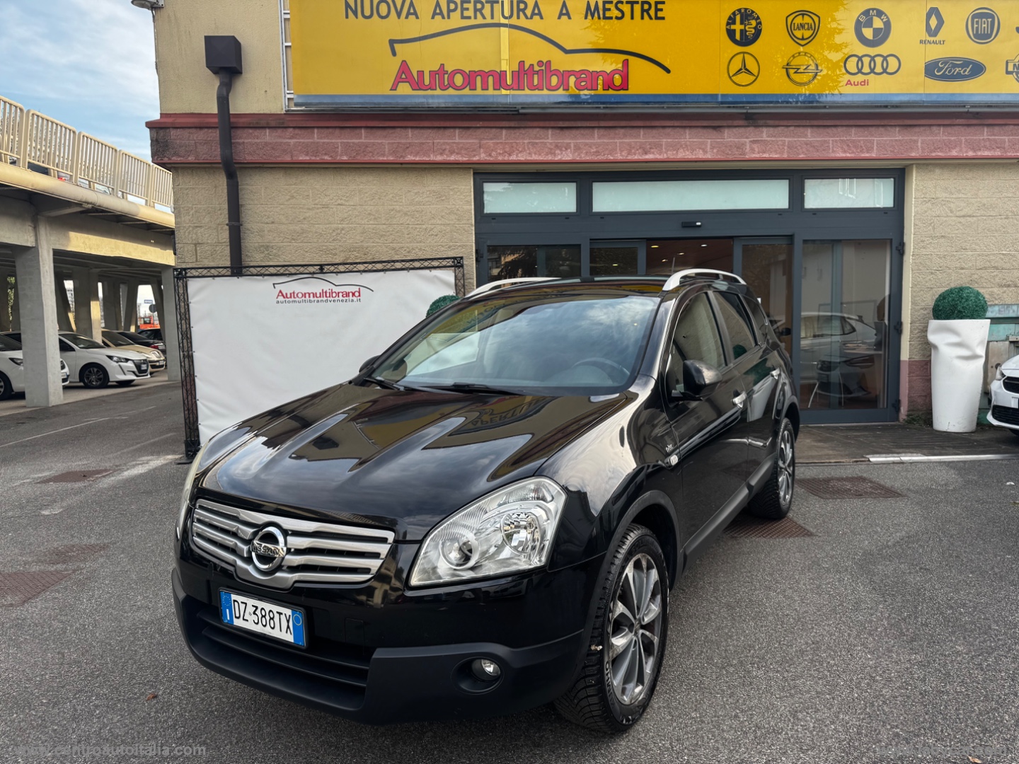 NISSAN Qashqai+2 2.0 Tekna 