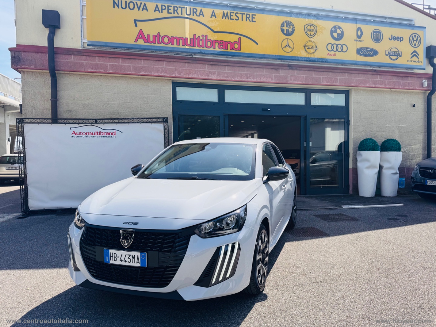 PEUGEOT 208