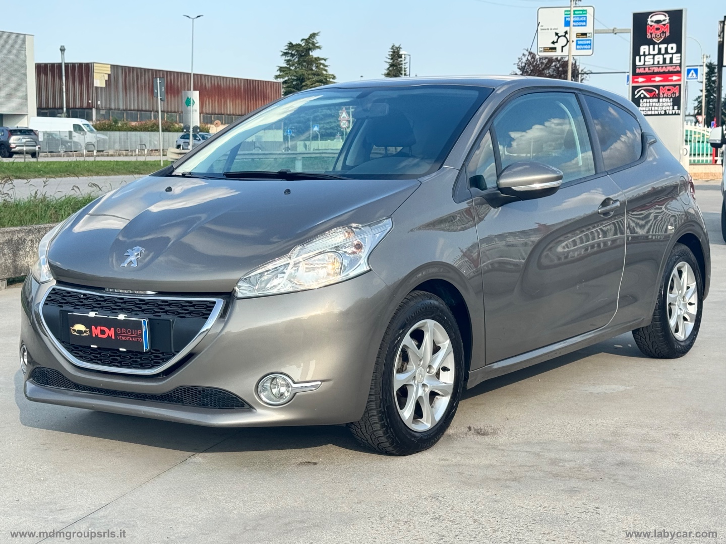 PEUGEOT 208