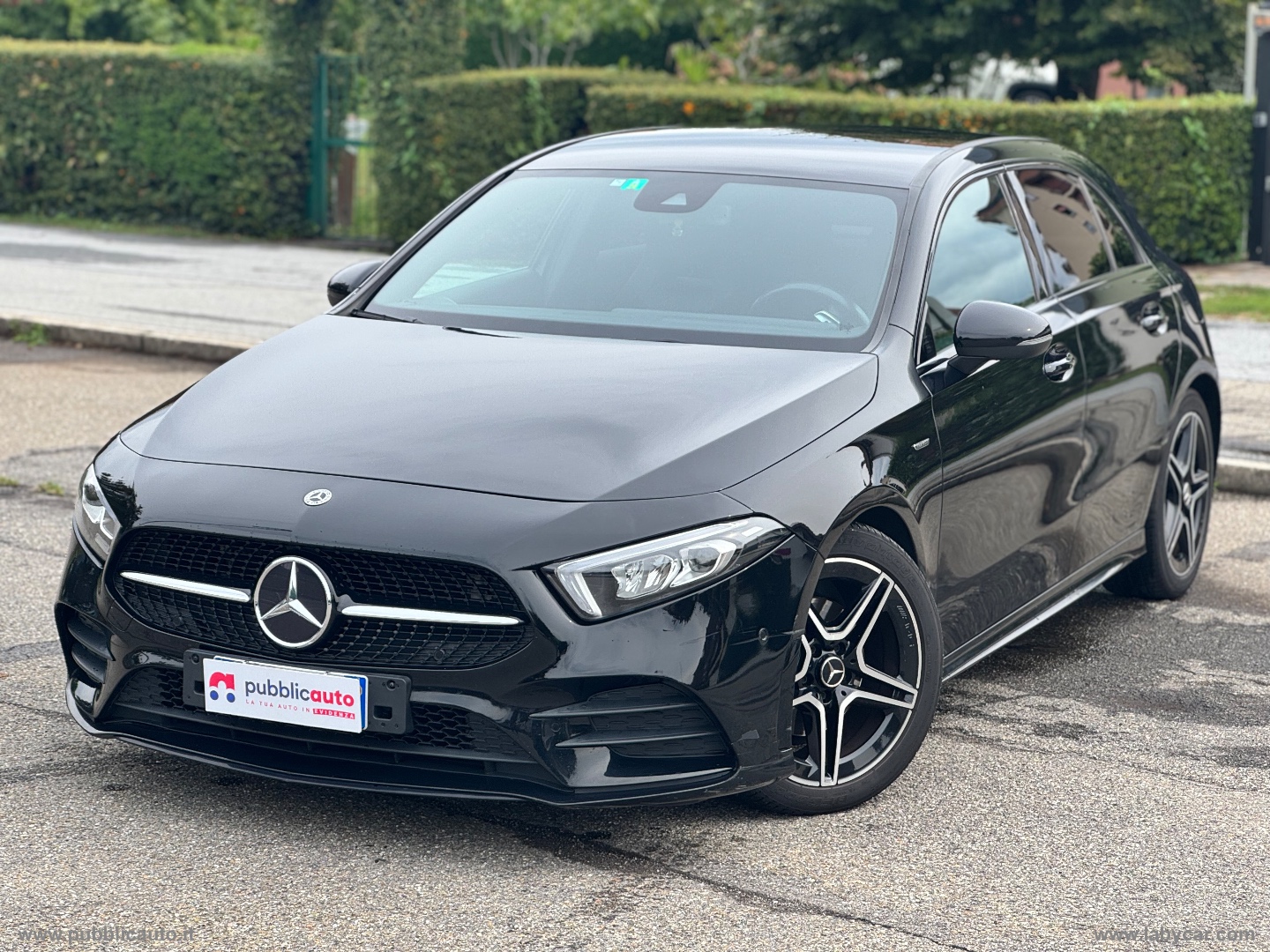 MERCEDES-BENZ A 200 d Automatic Premium 