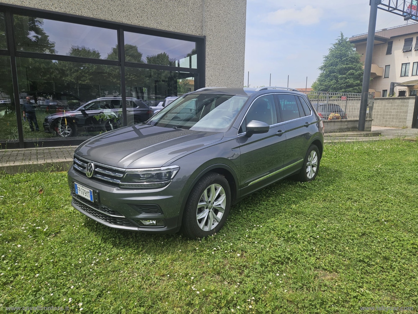 VOLKSWAGEN Tiguan
