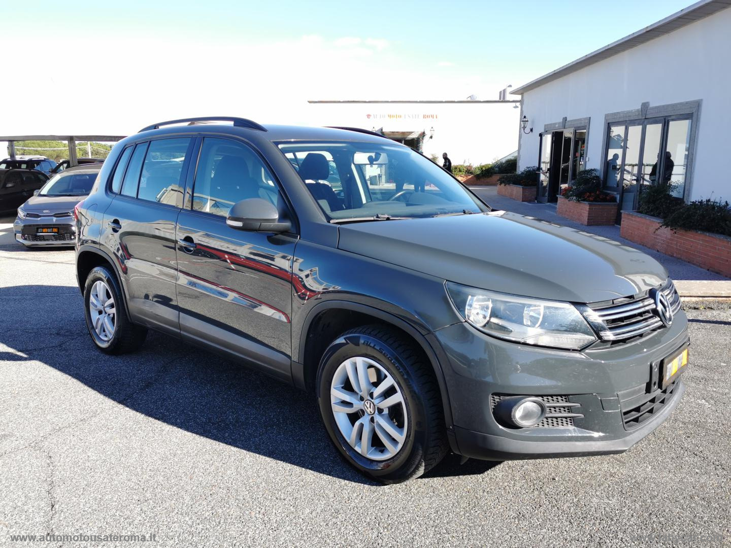 VOLKSWAGEN Tiguan