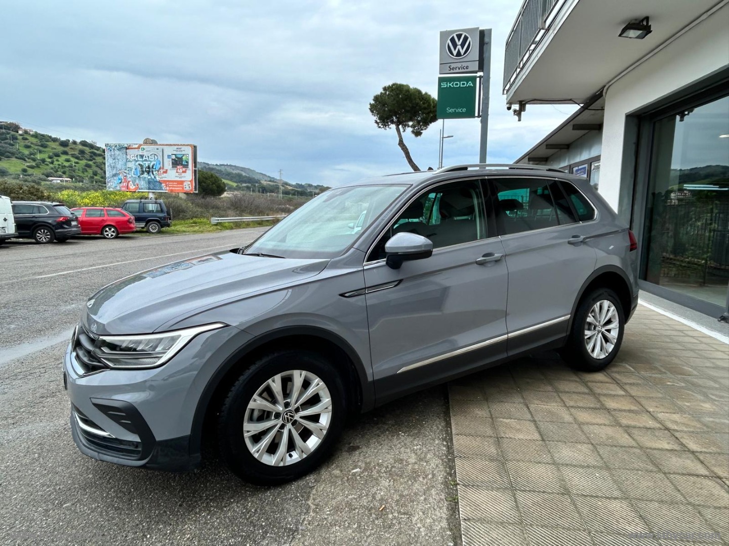 VOLKSWAGEN Tiguan