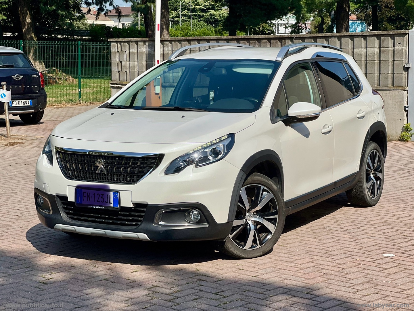 PEUGEOT 2008 BlueHDi 100 Black Matt 