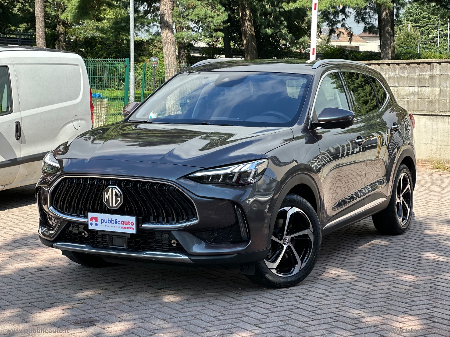 MG HS 1.5T-GDI AT Luxury 