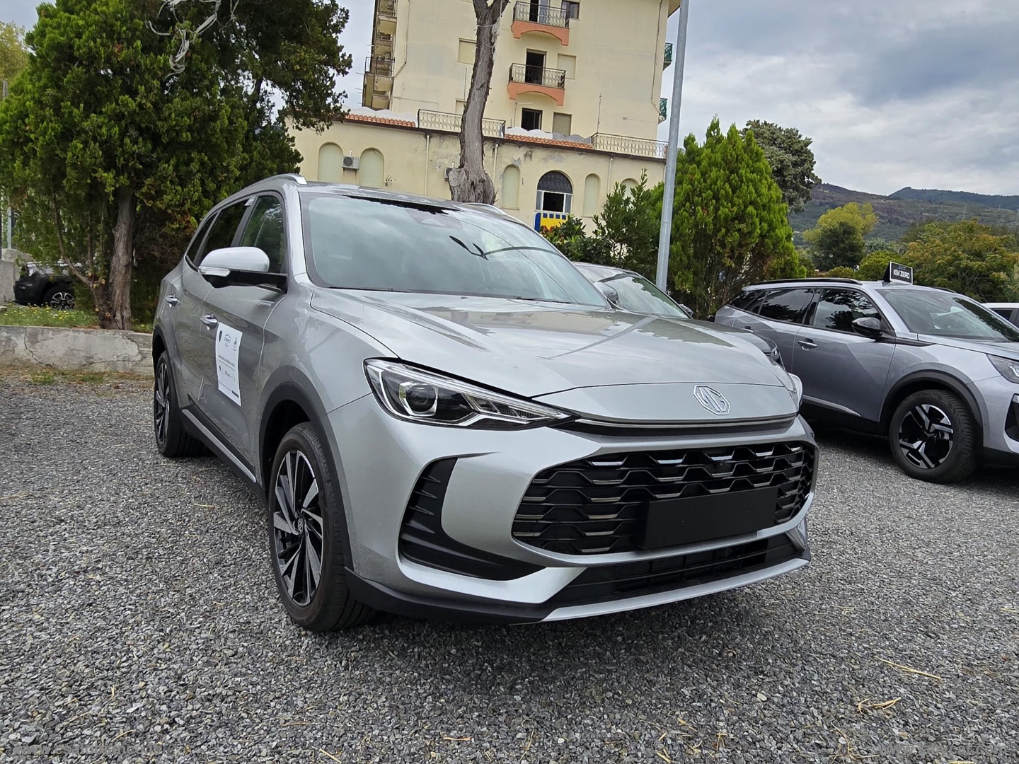 MG ZS Hybrid+ Luxury 