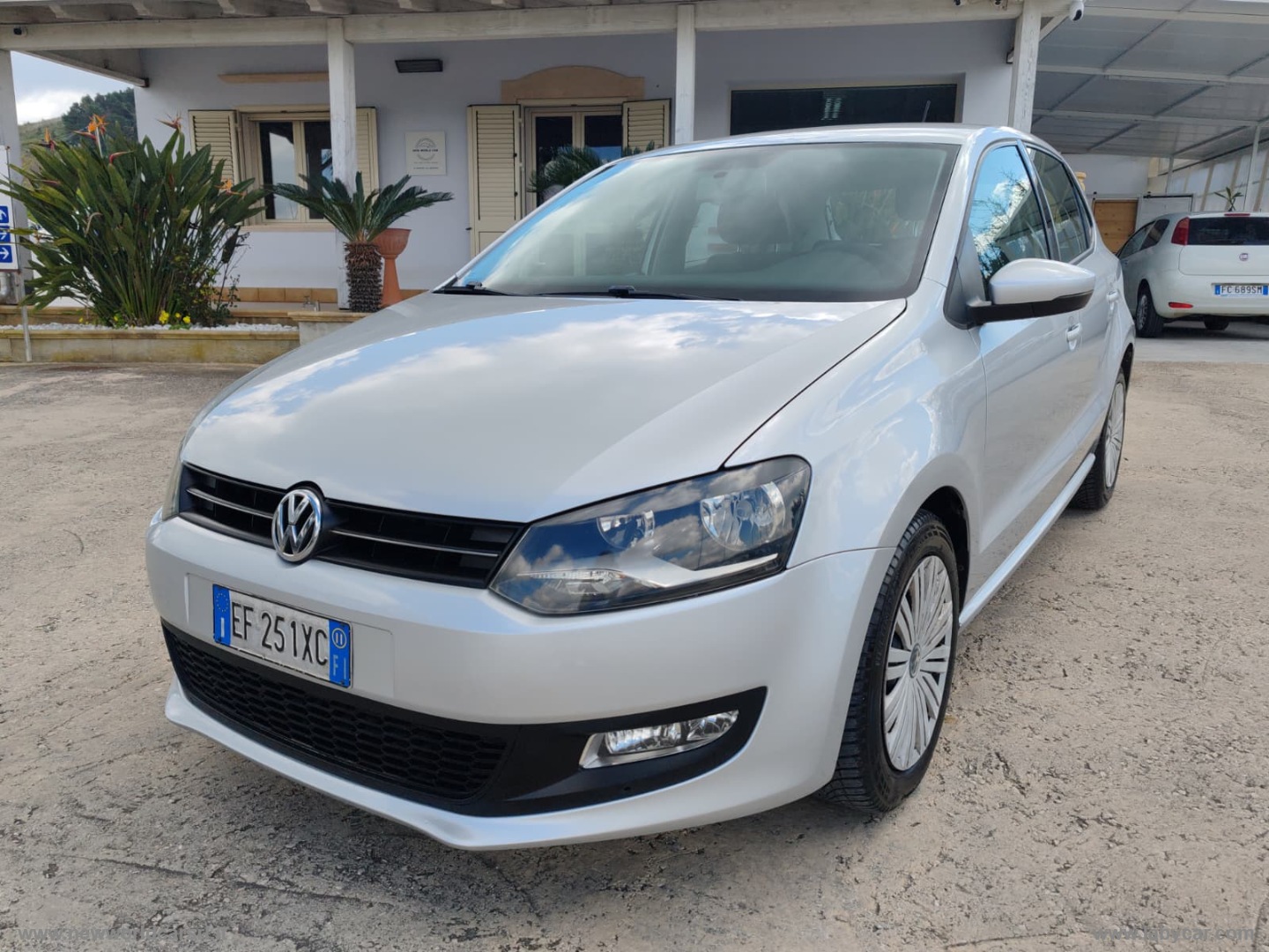 VOLKSWAGEN Polo