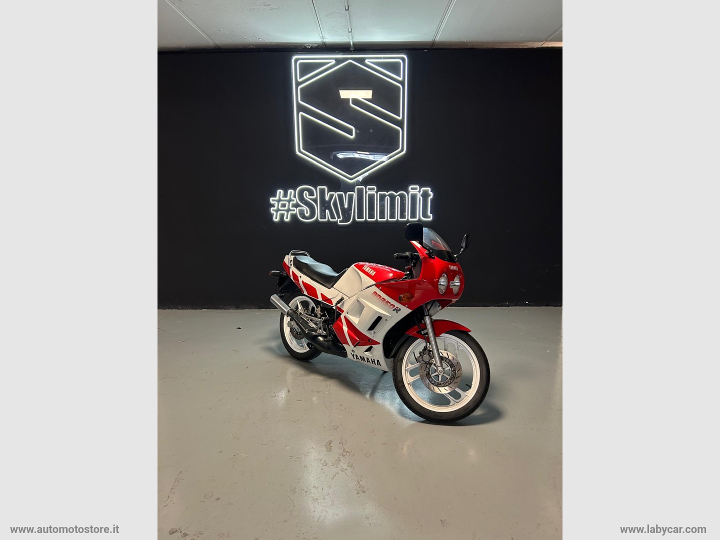 YAMAHA 