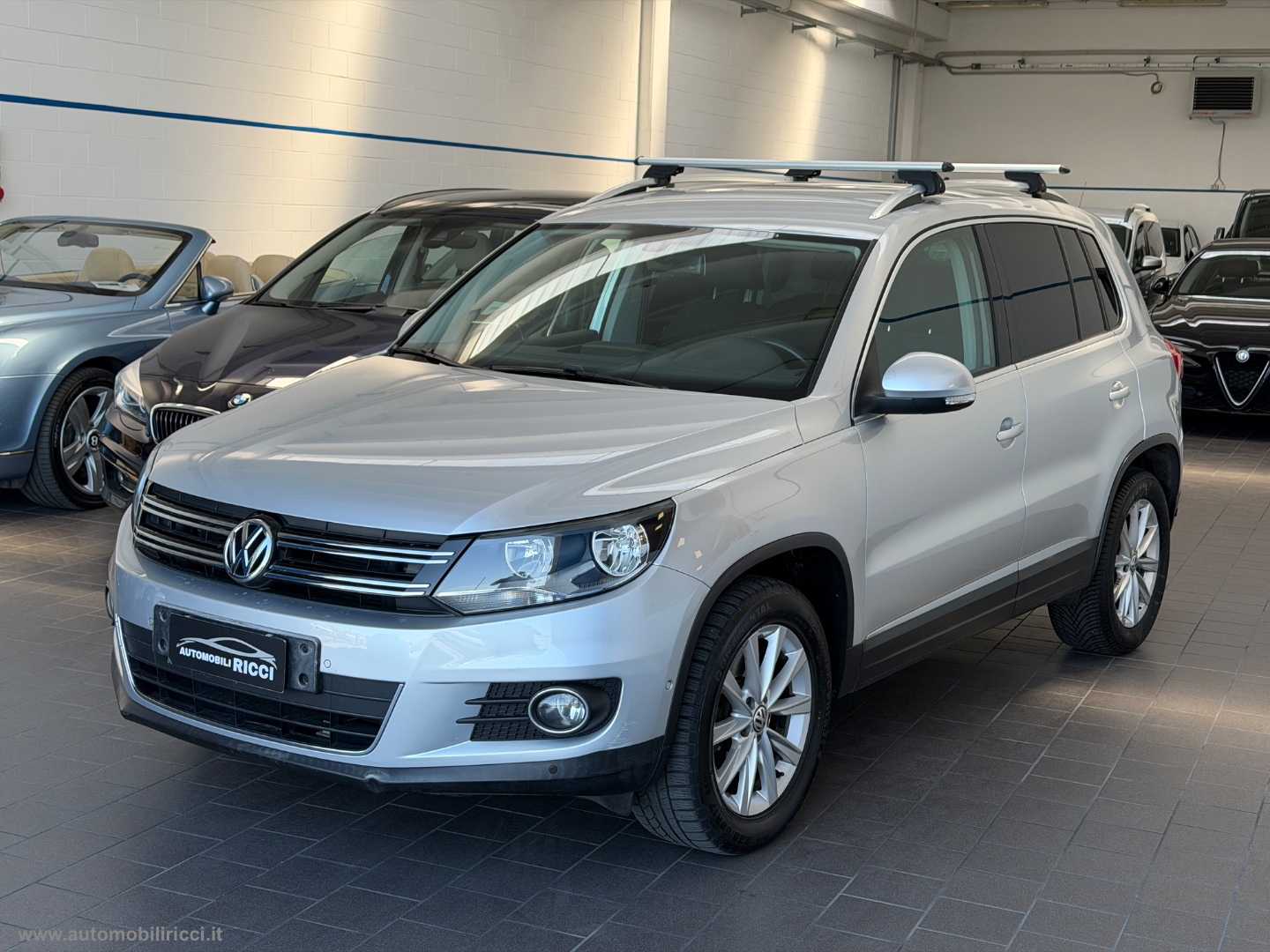 VOLKSWAGEN Tiguan