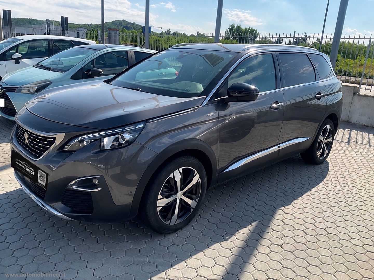 PEUGEOT 5008