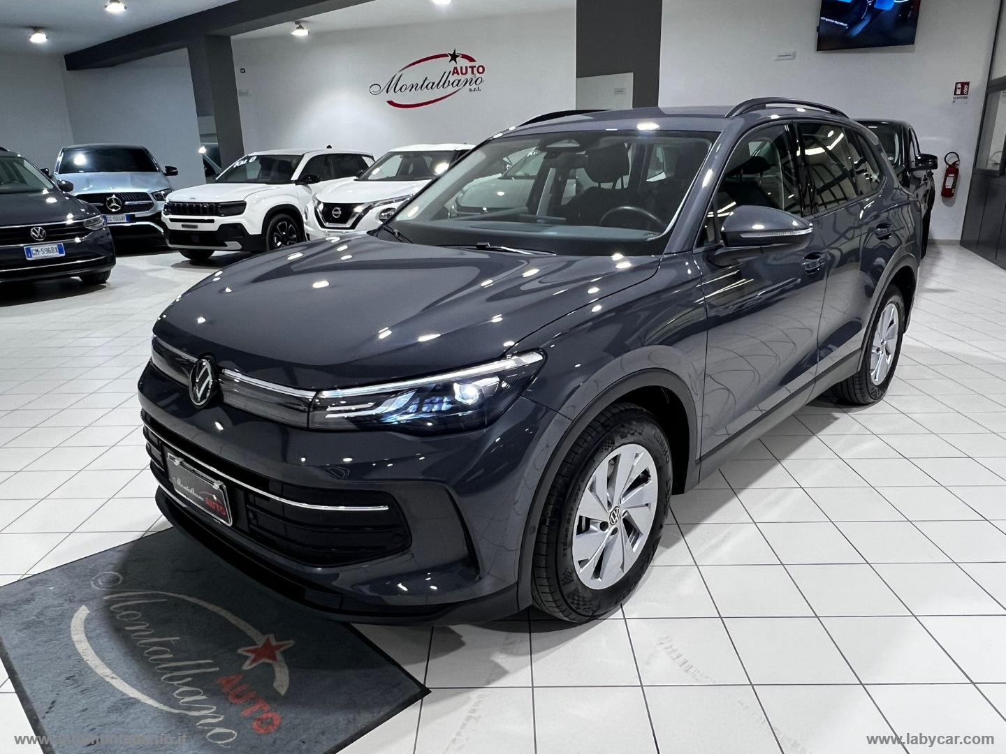 VOLKSWAGEN Tiguan
