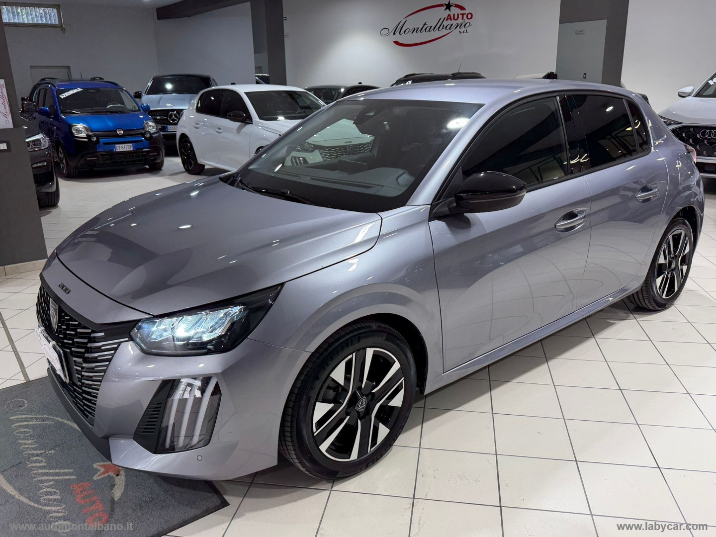 PEUGEOT 208