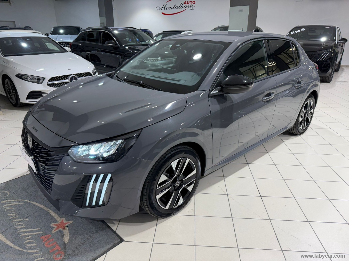 PEUGEOT 208