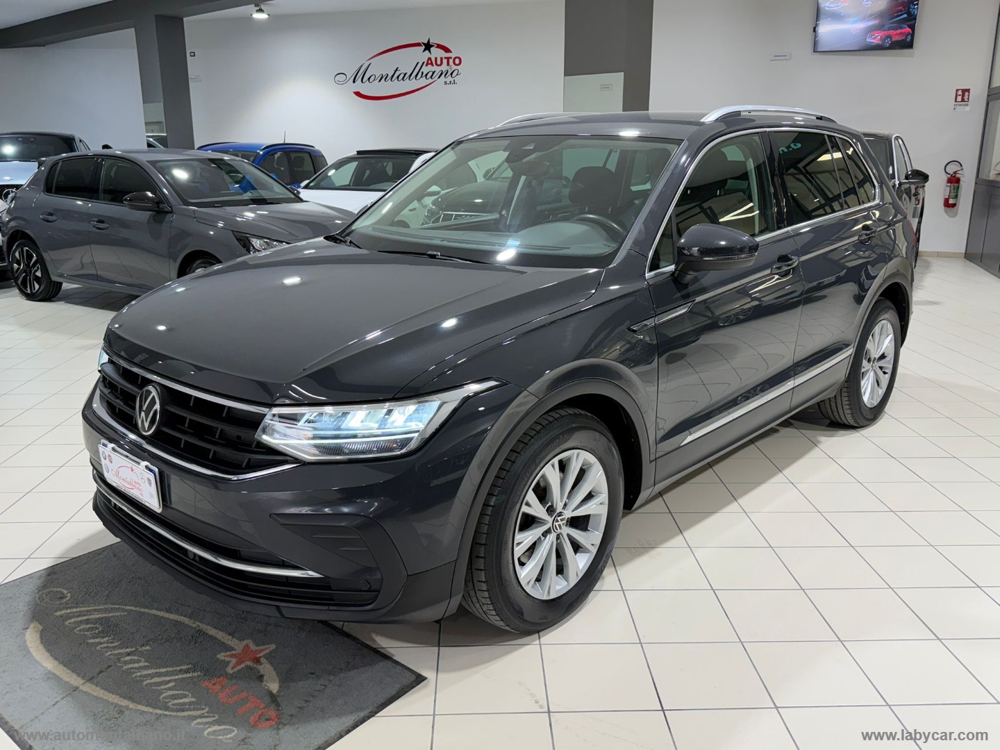 VOLKSWAGEN Tiguan