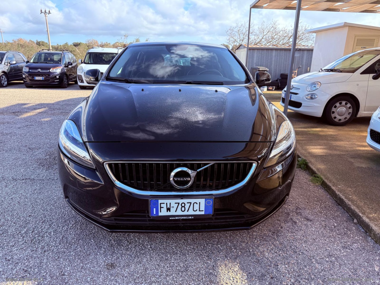 VOLVO&nbsp;V40