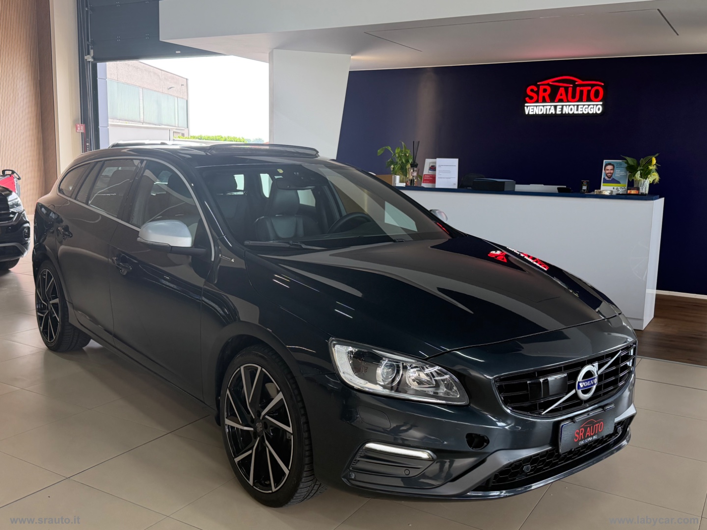 V60 D6 Twin Engine Geartronic Momentum                                                        
