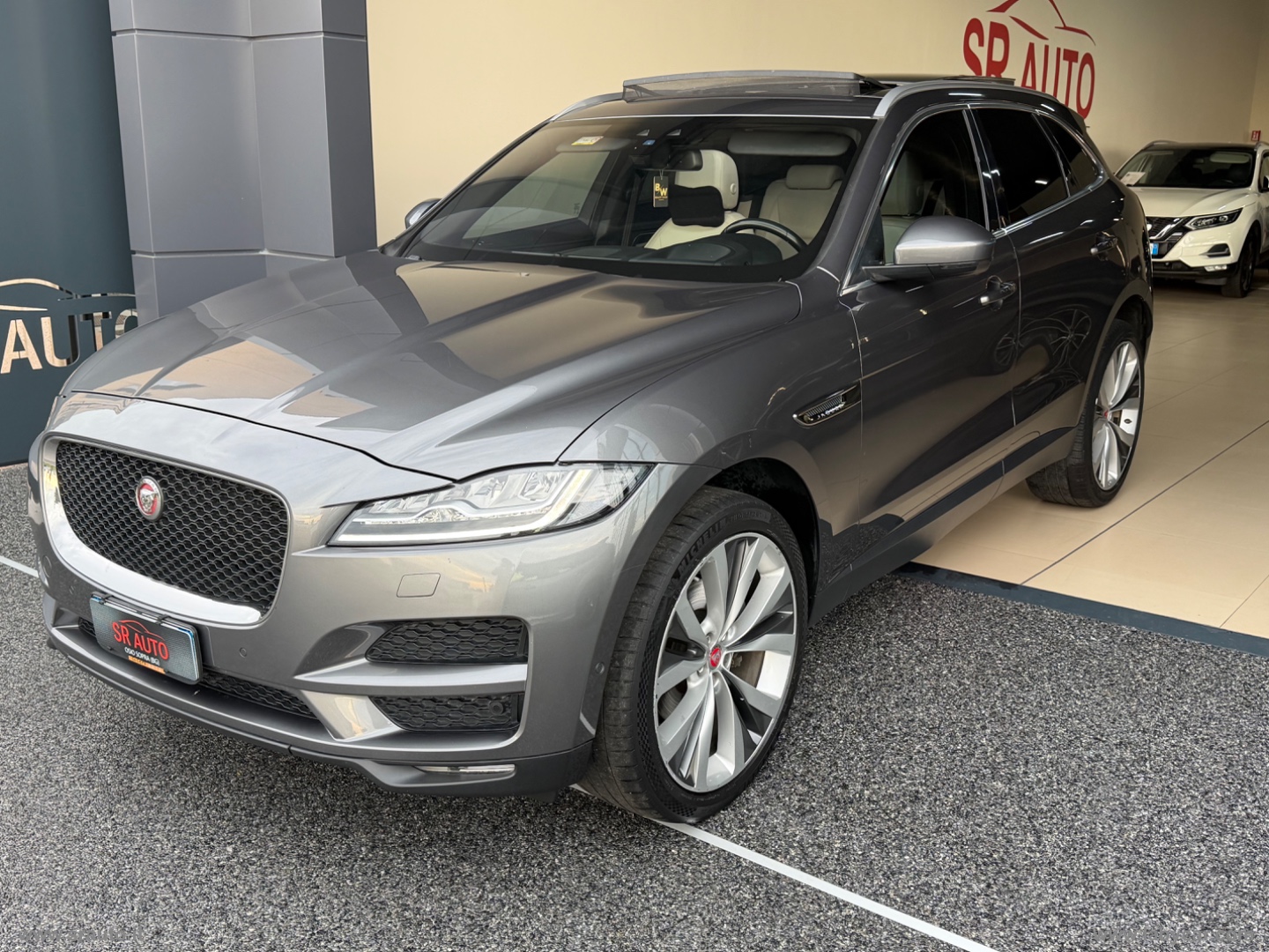 JAGUAR F-Pace