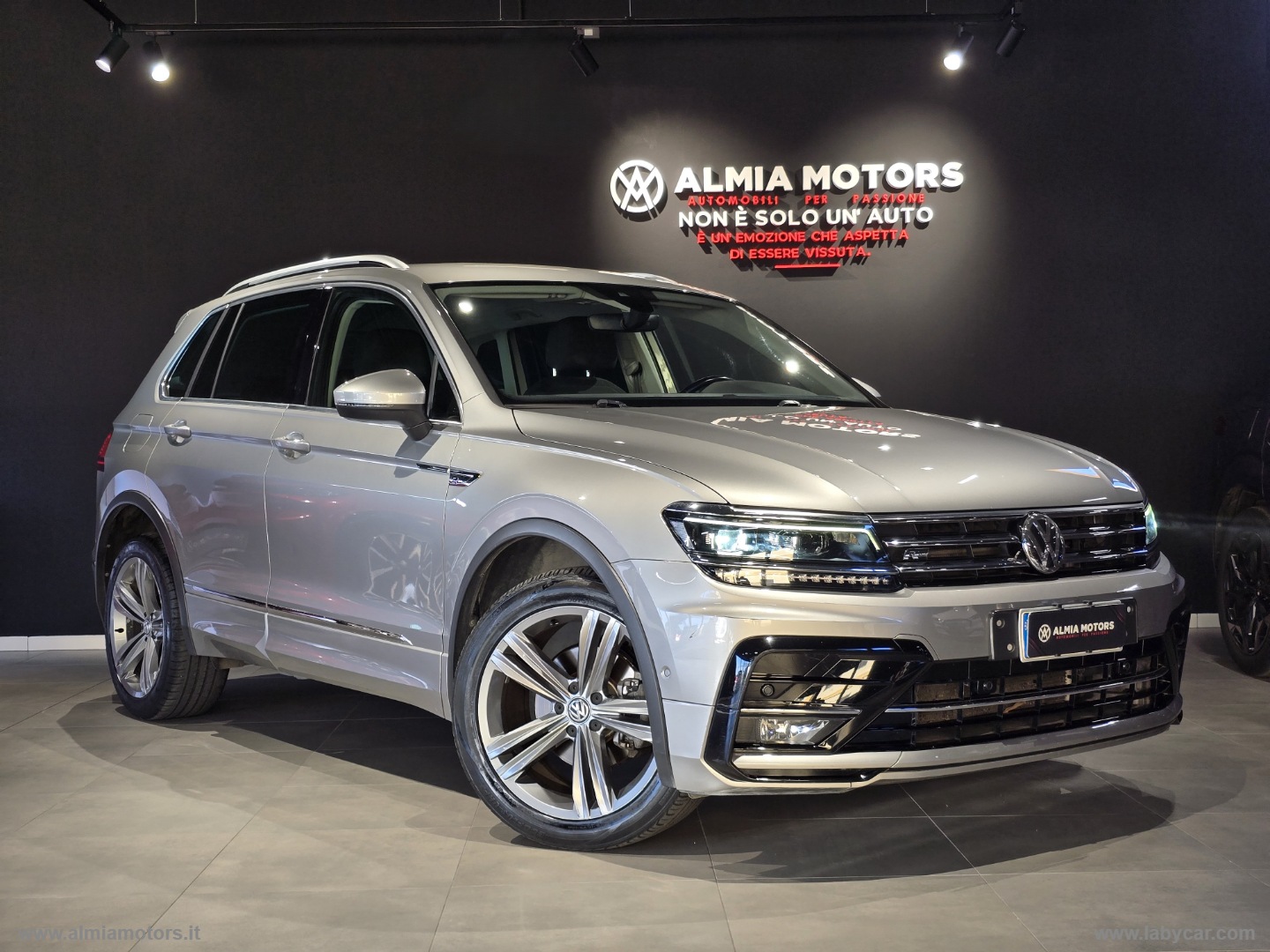 VOLKSWAGEN Tiguan