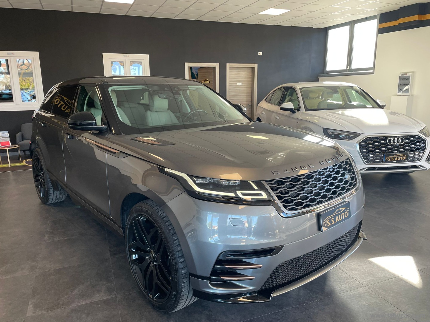 LAND ROVER RR Velar 2.0 TD4 180 CV R-Dynamic HSE 