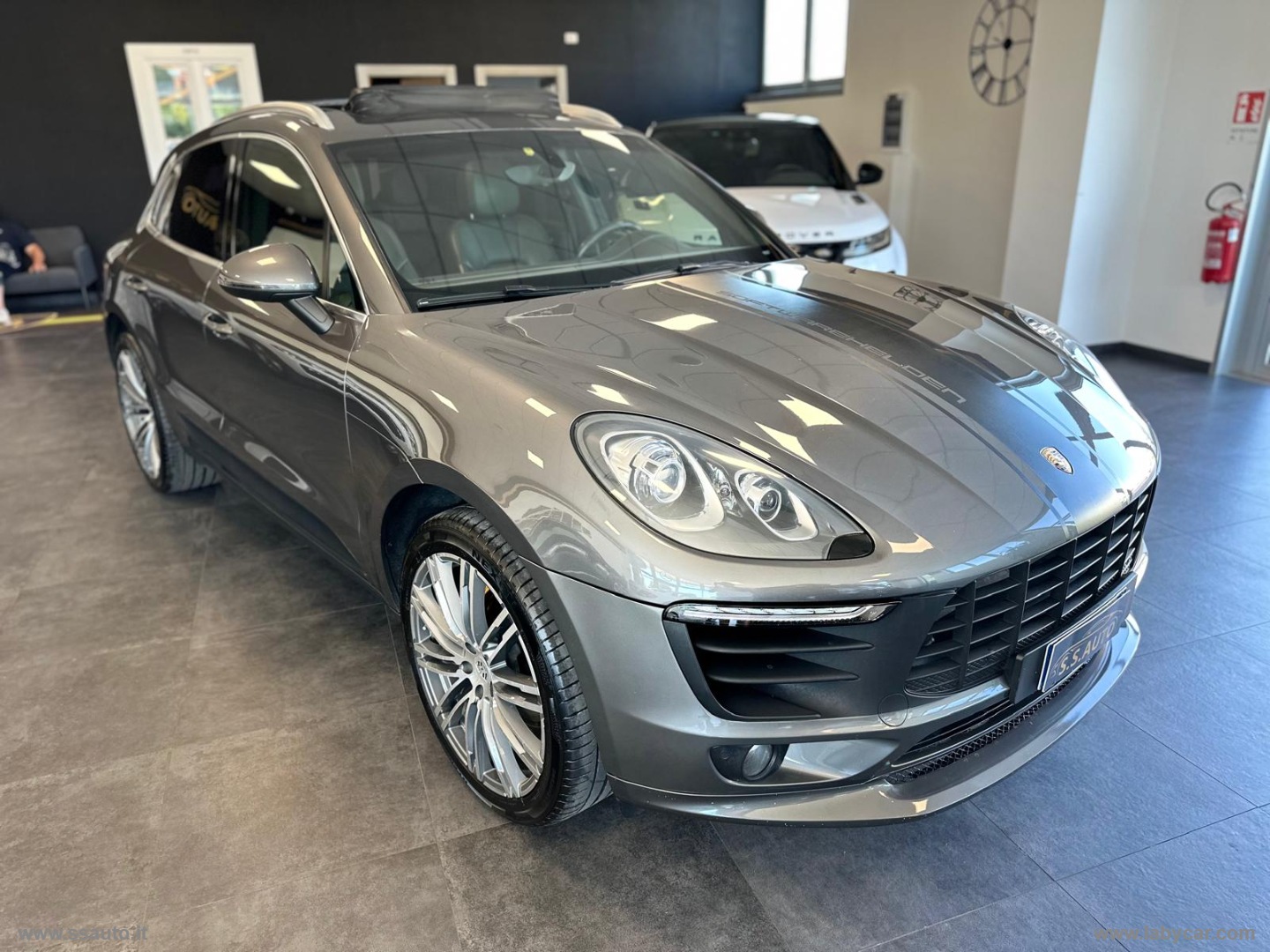 PORSCHE Macan