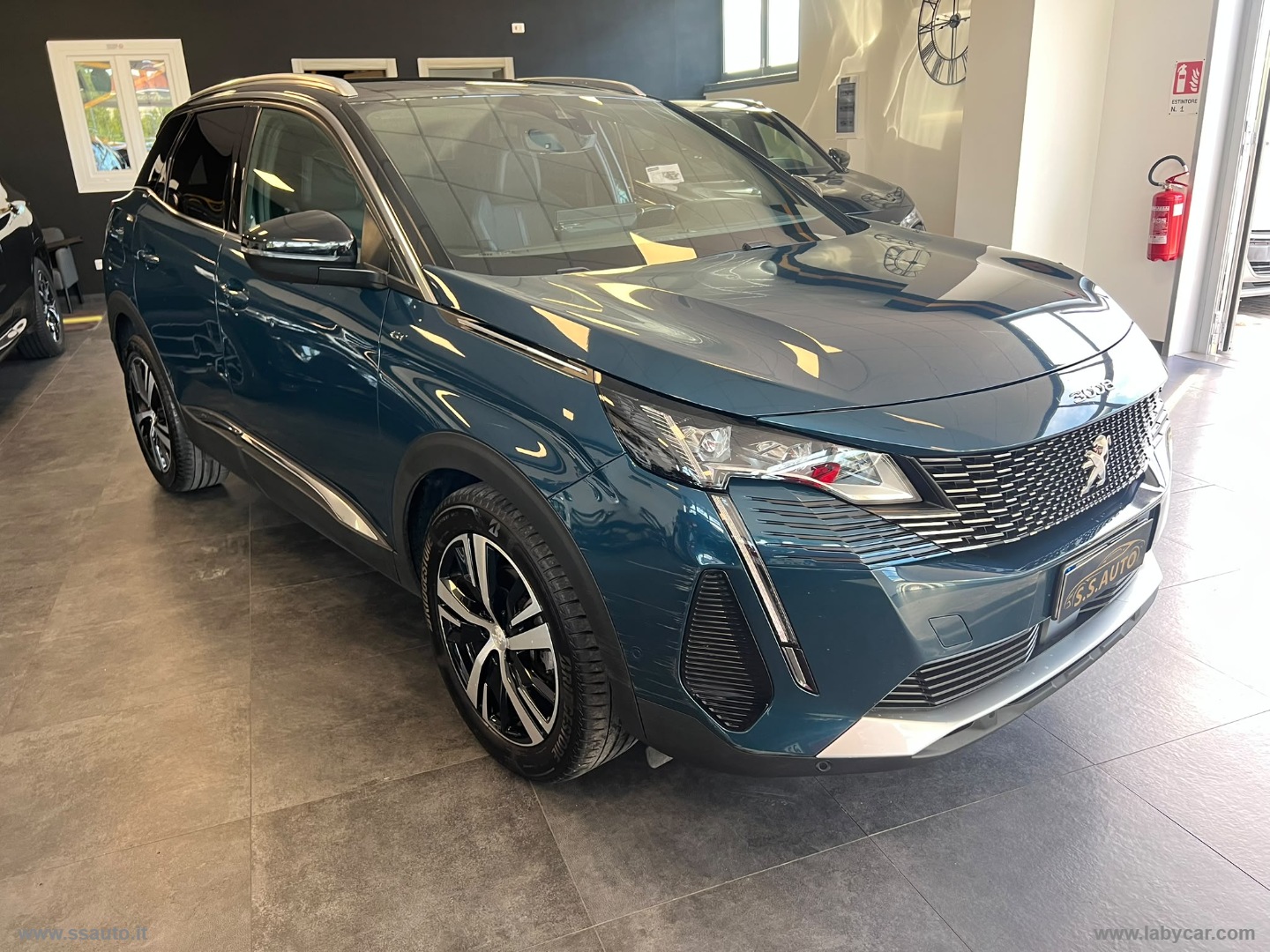 PEUGEOT 3008