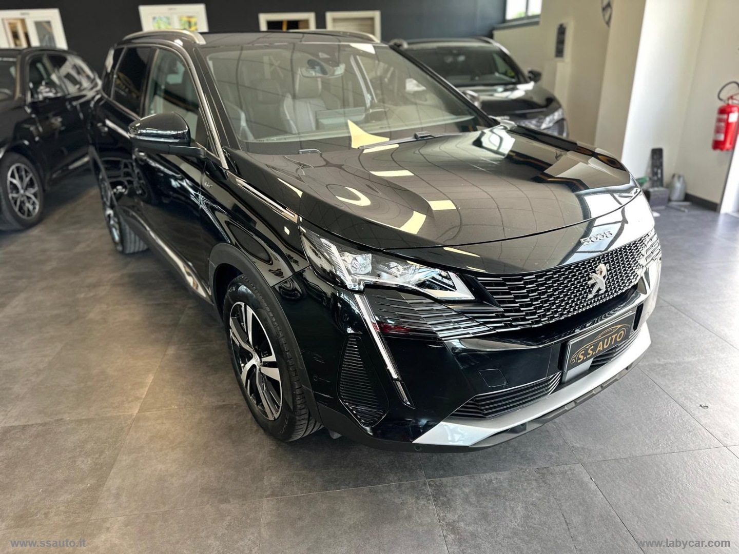 PEUGEOT 5008