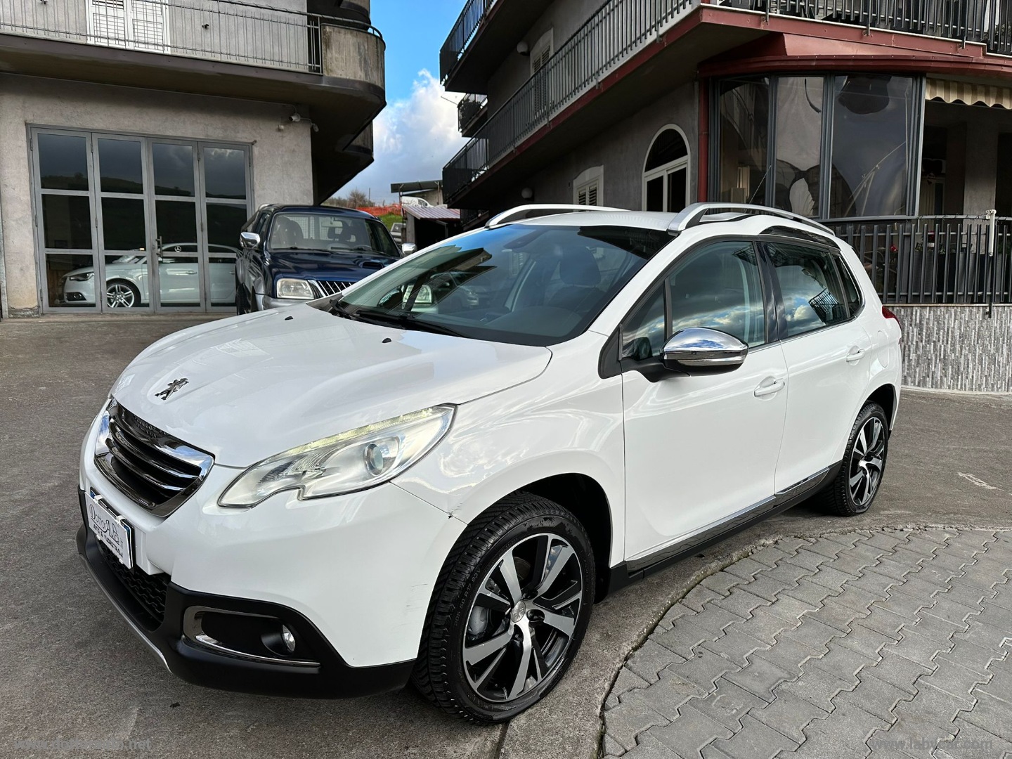 PEUGEOT 2008