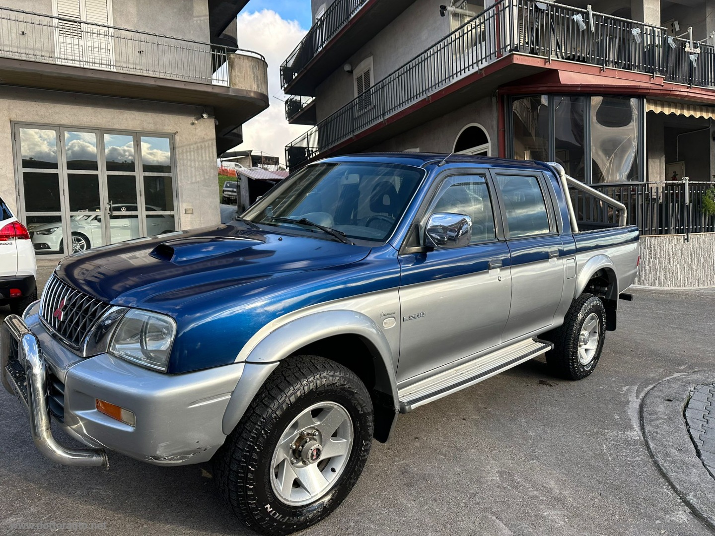 MITSUBISHI L200