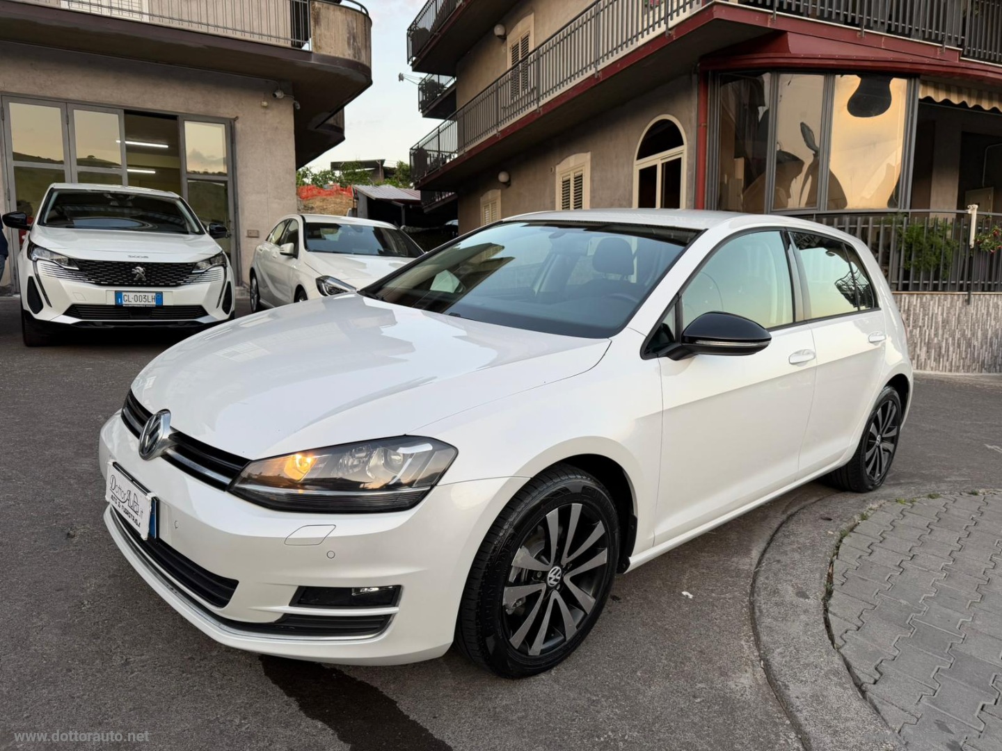 VOLKSWAGEN Golf