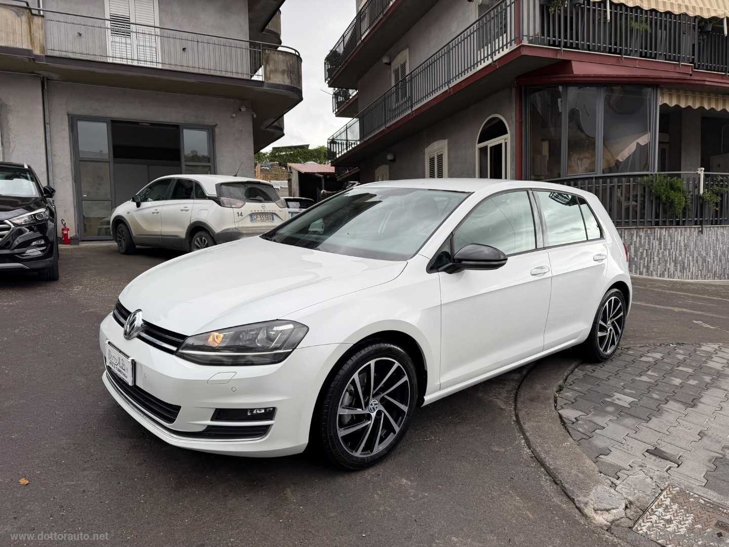 VOLKSWAGEN Golf
