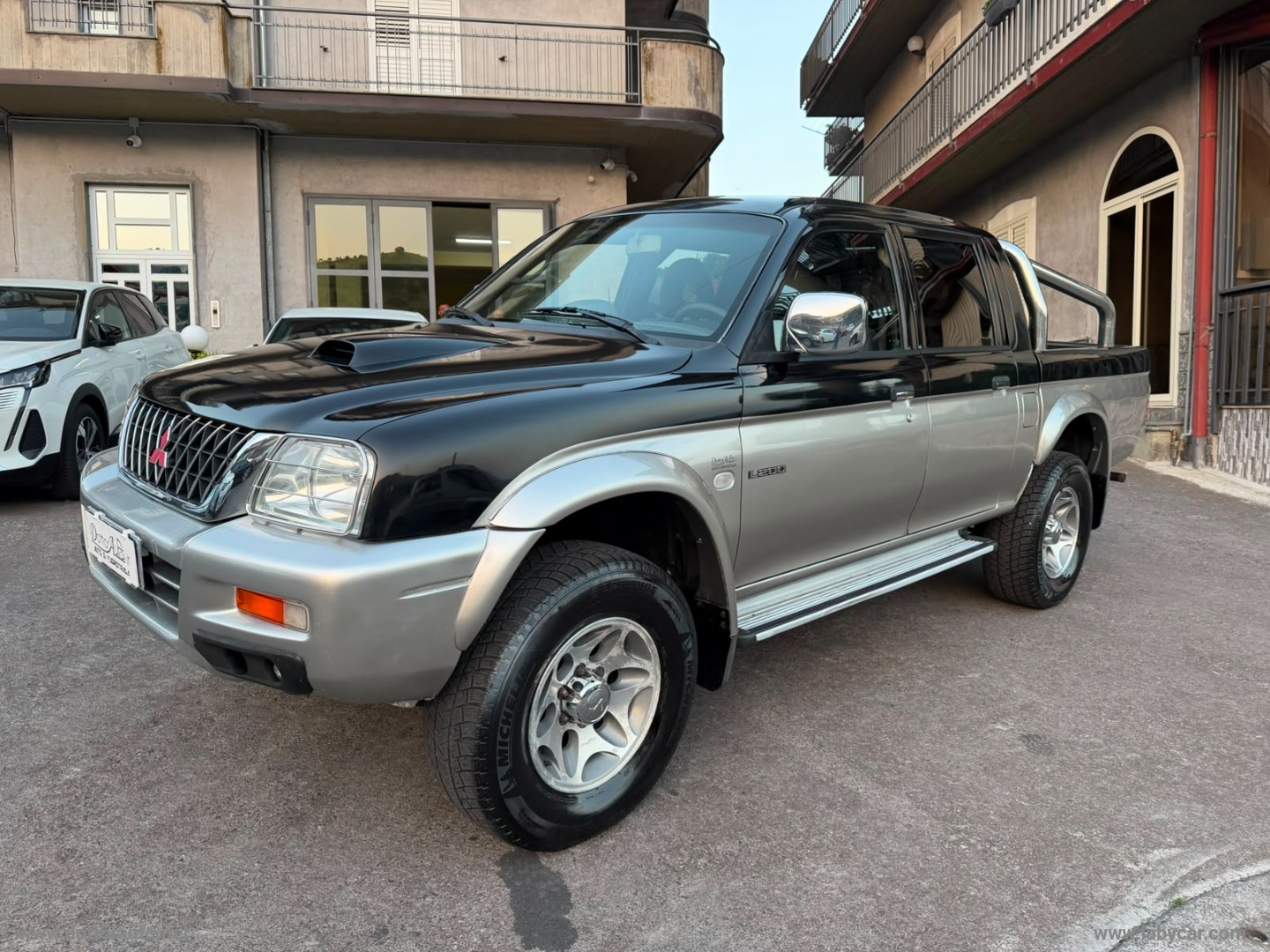 MITSUBISHI L200