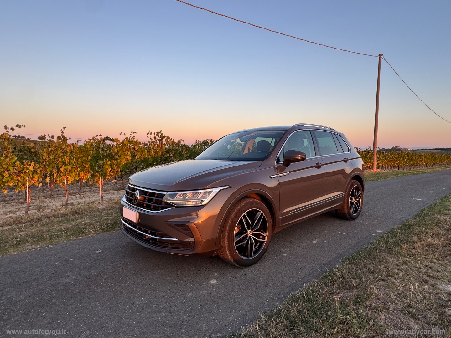 VOLKSWAGEN Tiguan