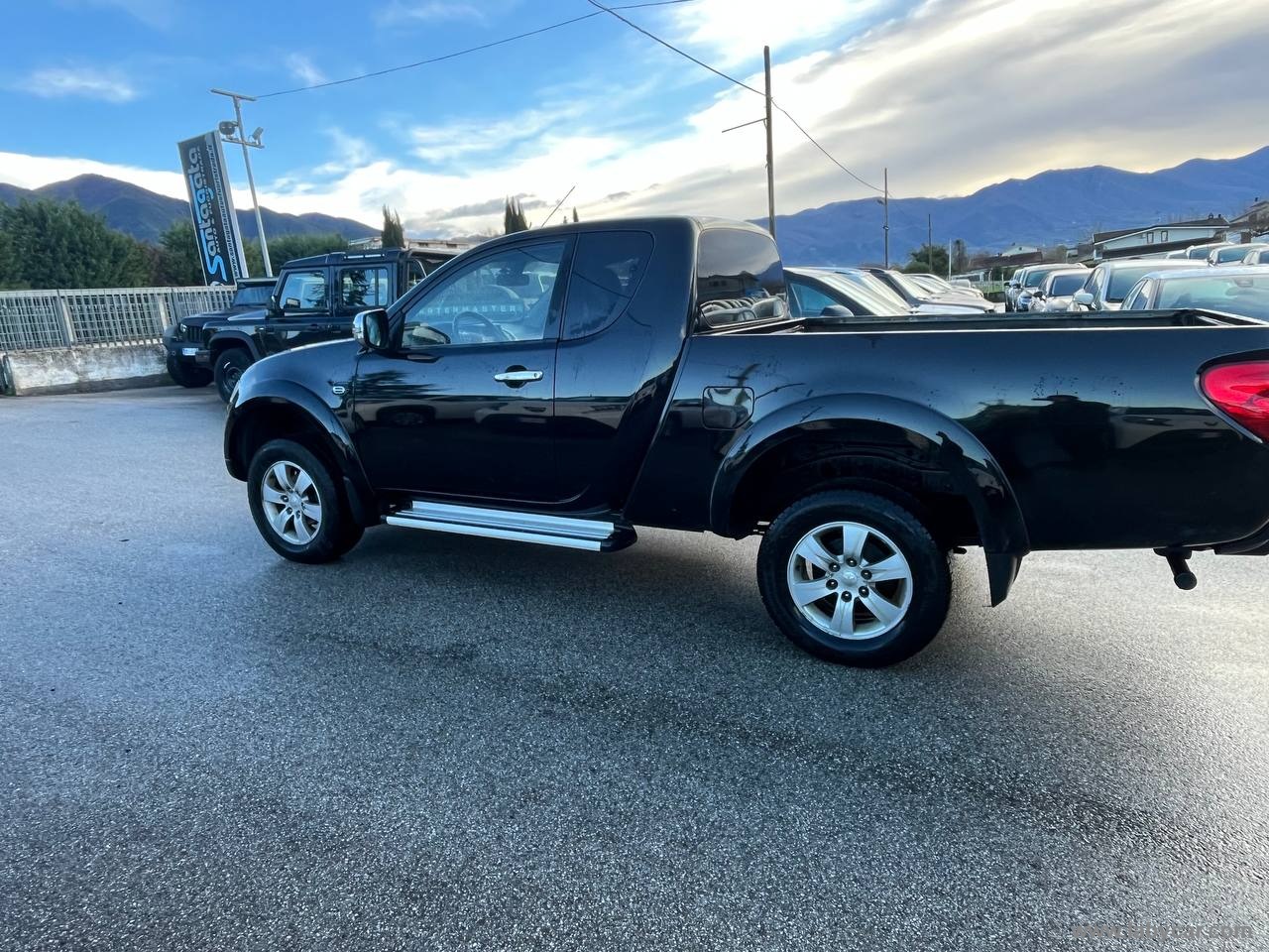 MITSUBISHI L200