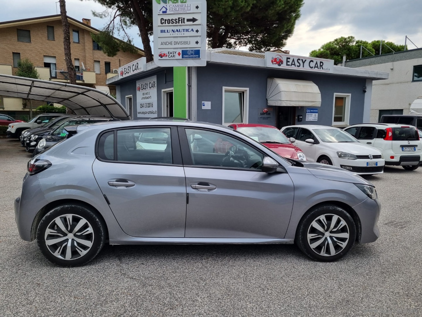 PEUGEOT 208